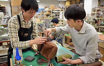 HERZの鞄はお使いいただく限り、出来るだけの修理・加工をいたします