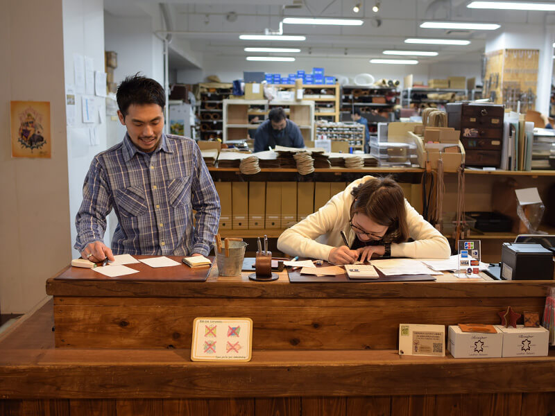 ヘルツ本店店内