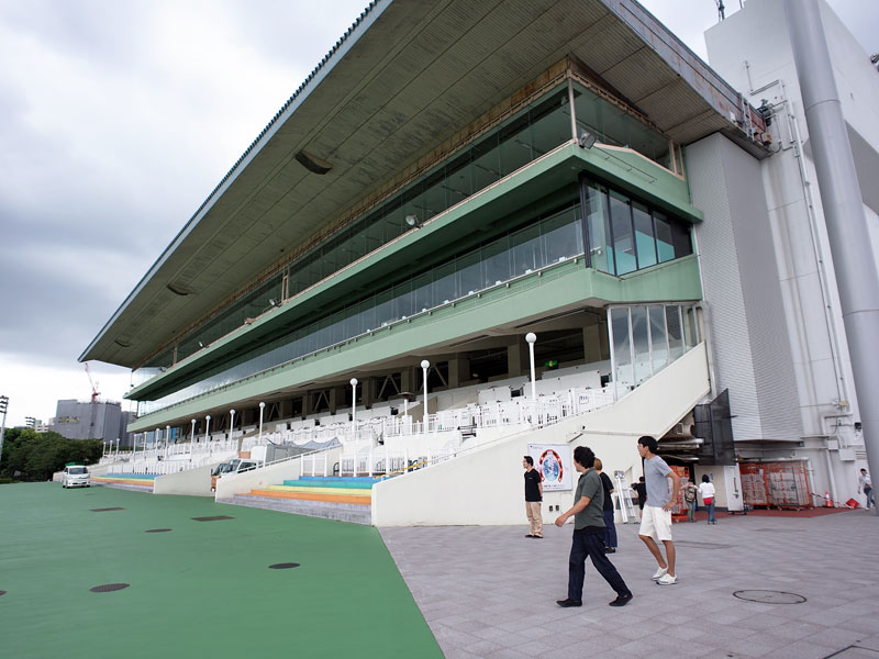 大井競馬場4号スタンド下