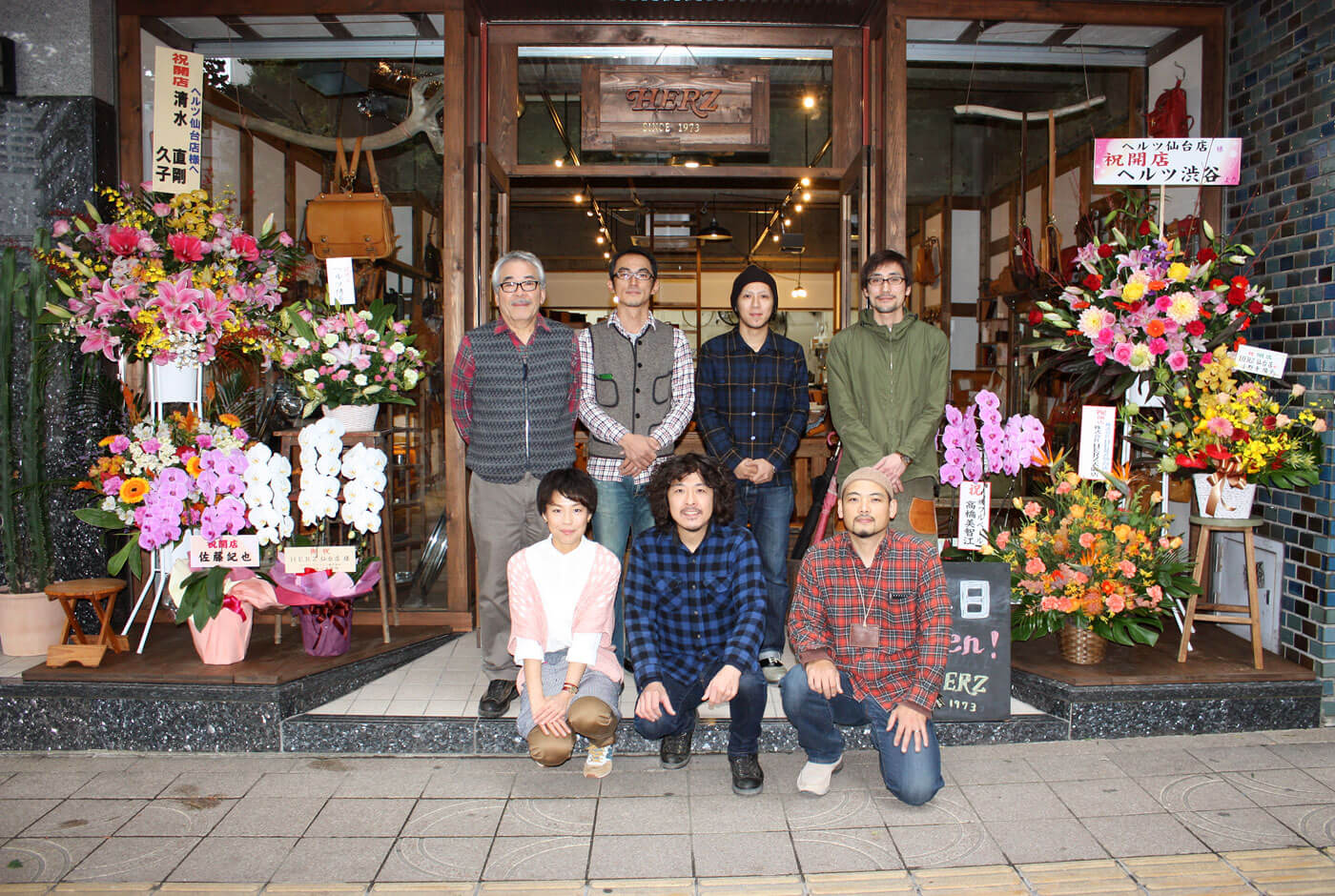 仙台店オープン前の集合写真