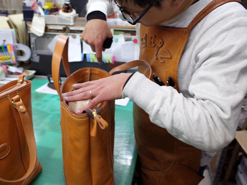 テーマは「HERZらしい物、でかい鞄」