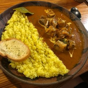 那覇市のカフェ沖縄式のアグーカレー