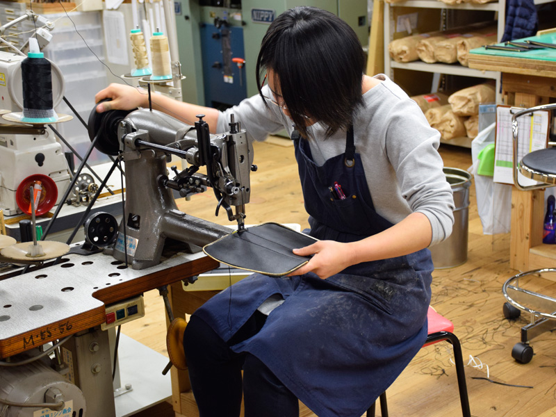 新年から制作に励む名古屋店スタッフその2