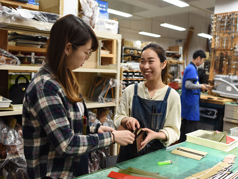 スタッフ下川と作り手青木