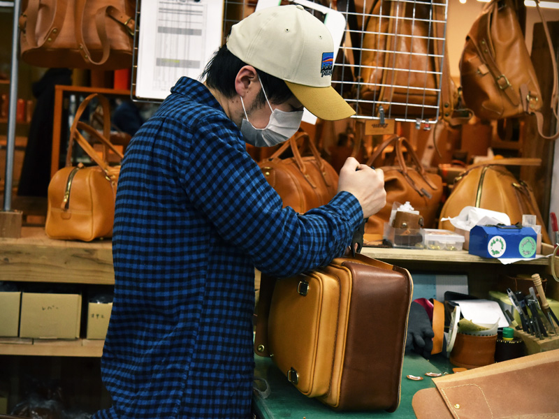 制作に励む本店の作り手たちその6