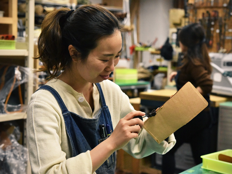 制作に励む本店の作り手たちその9