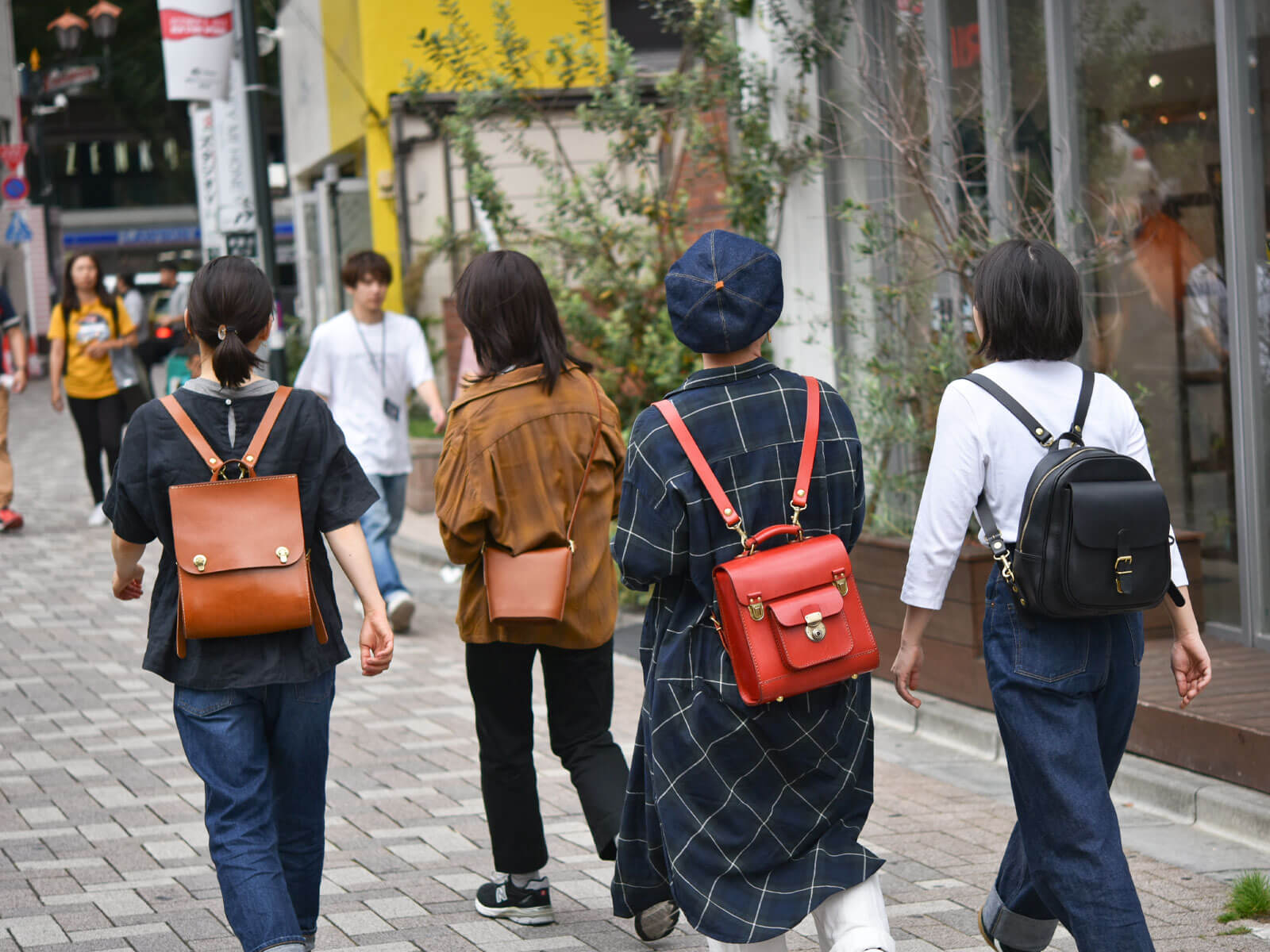 4人で練り歩く