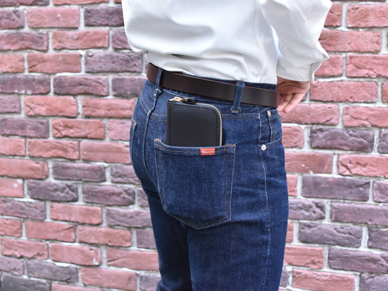 ファスナー長財布(WL-58)ズボンのポケットへの収納例