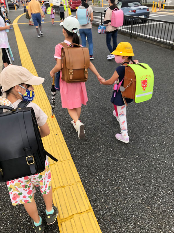 ランドセルと登校風景2