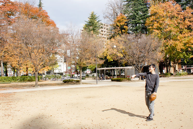 公園でキャッチボール