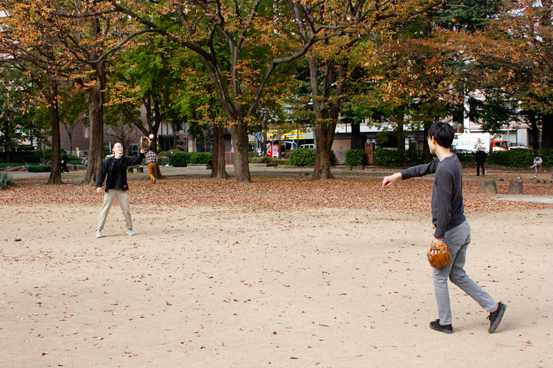 公園でキャッチボール3