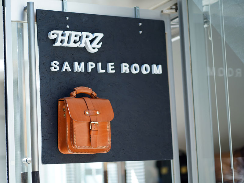 HERZ SAMPLE ROOM 看板