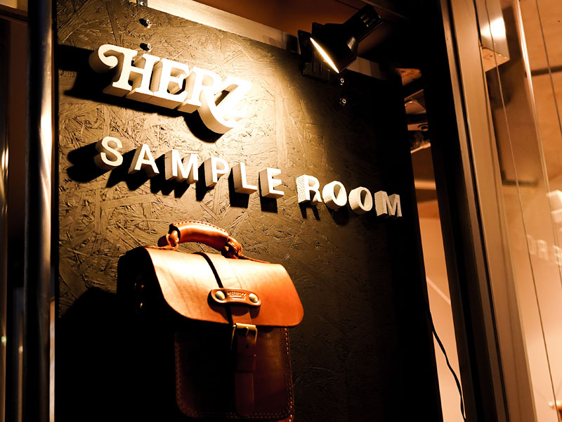 HERZ SAMPLE ROOM 看板