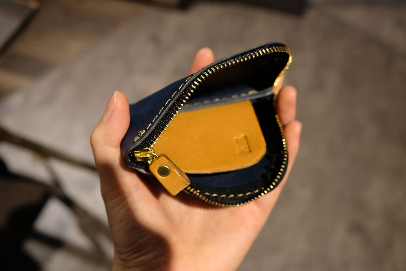 ネイビーのミニマム財布とコインケース　オープン