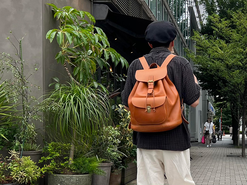 雨と鞄と ～作り手愛用リュックのレザーケア方法～