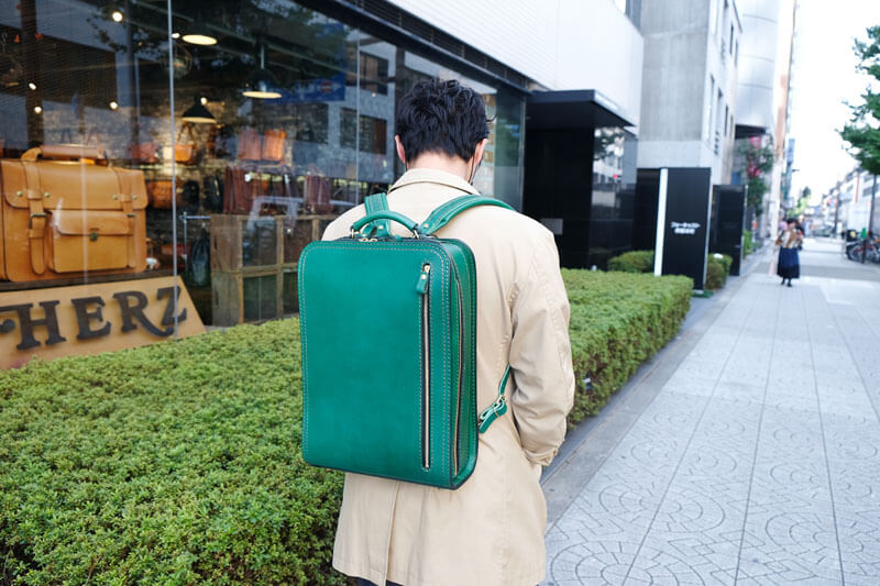 冬の限定色「ボトルグリーン」大阪店ラインナップ｜革鞄・革小物
