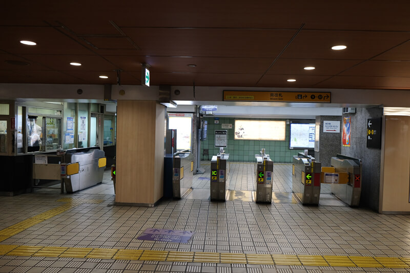 本町駅改札口