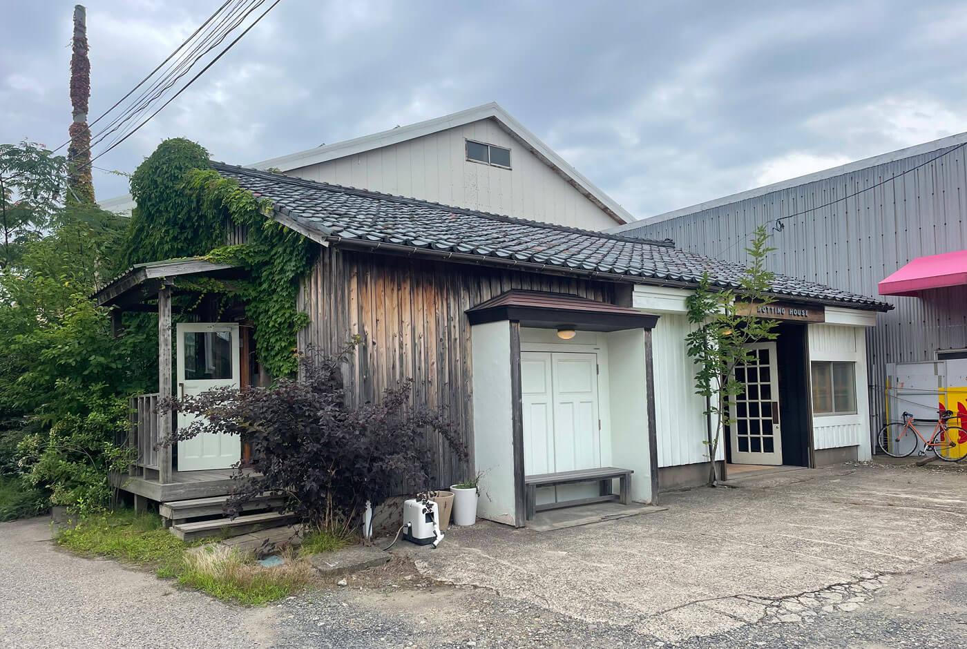 ROTTING　HOUSE（S.H.S　TOYANO敷地内）