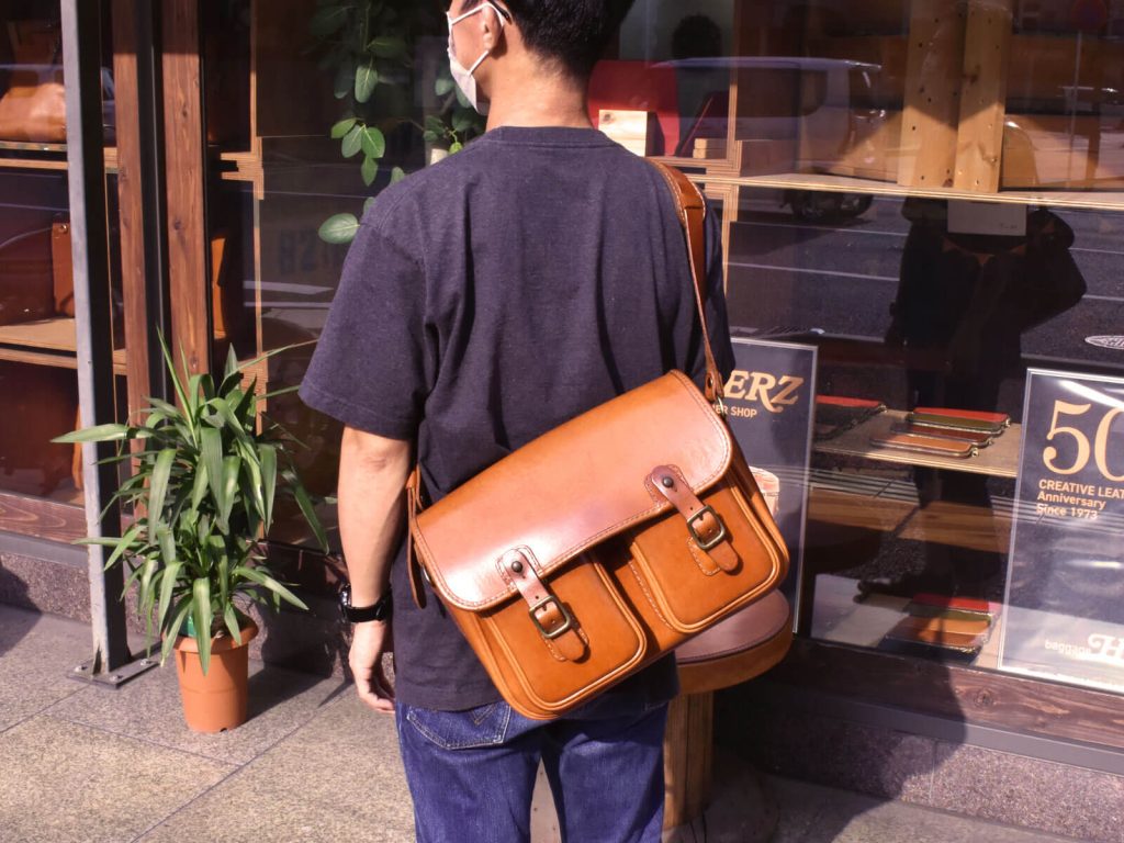 ( 370-100 ) 金槌・±ドライバー・ペンチ・モンキー・クランプ・スクレーパー・はんだコテ他、工具いろいろまとめて 　同梱不可　 参考価格6万 美品 HERZ ヘルツ 牛革 ラティーゴレザー 2way ダレス