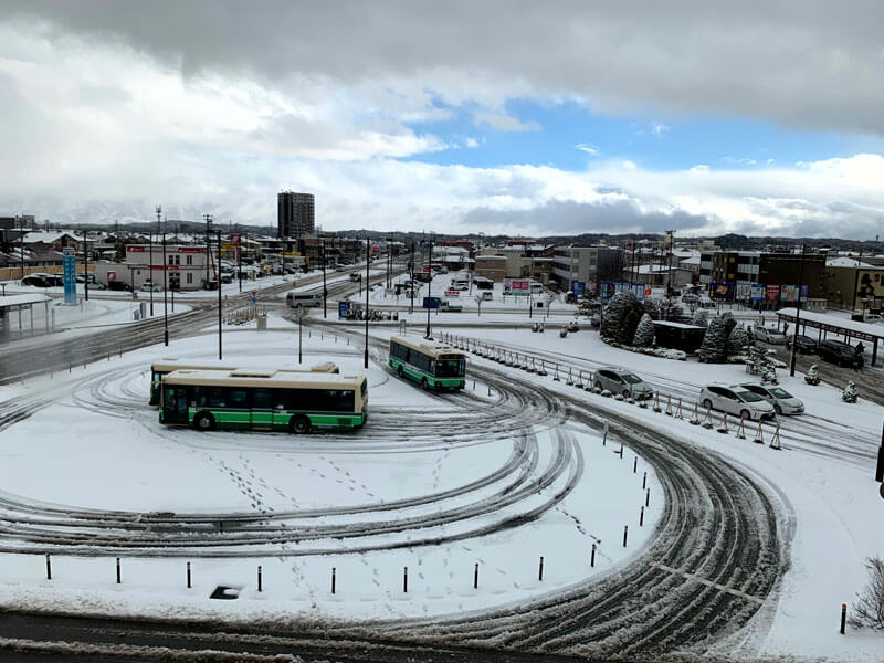 秋田駅前の積雪