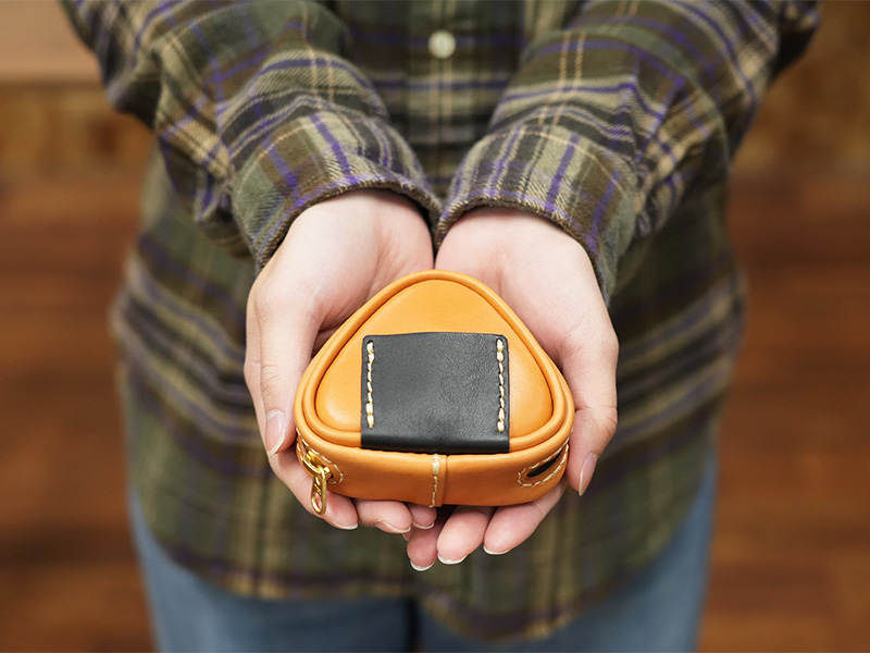 おにぎりポーチ(KF-3)手のひらの上