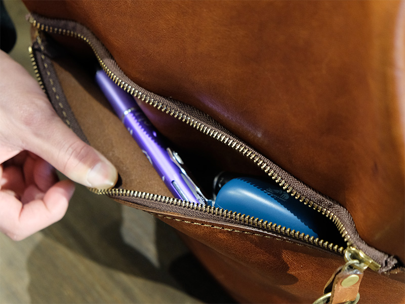 前田のR-144/Lの前ポケットの中身2