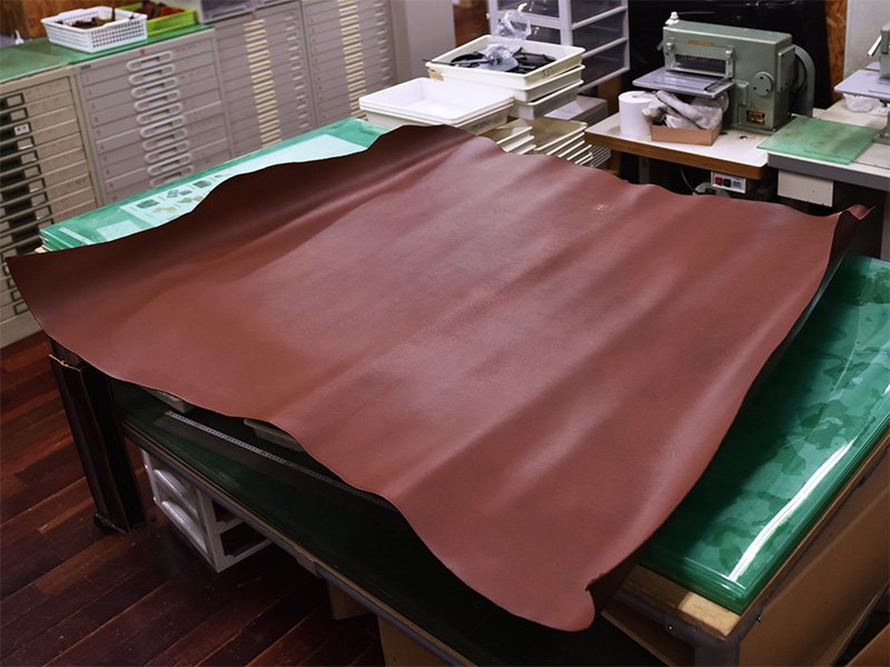 カット前の革(床面)