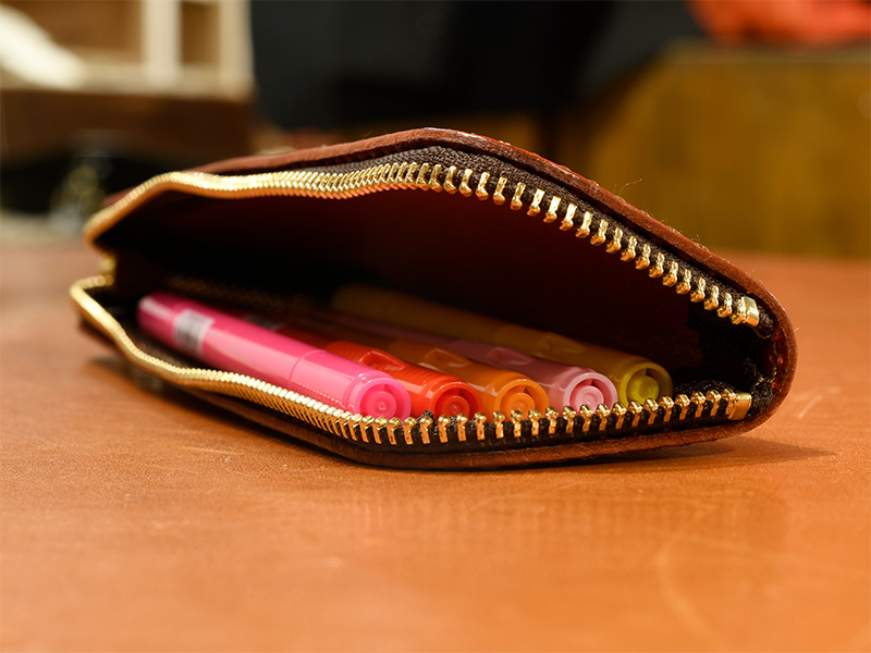 トレー式ペンケース(KP-5)Mサイズ/レッド収納例1