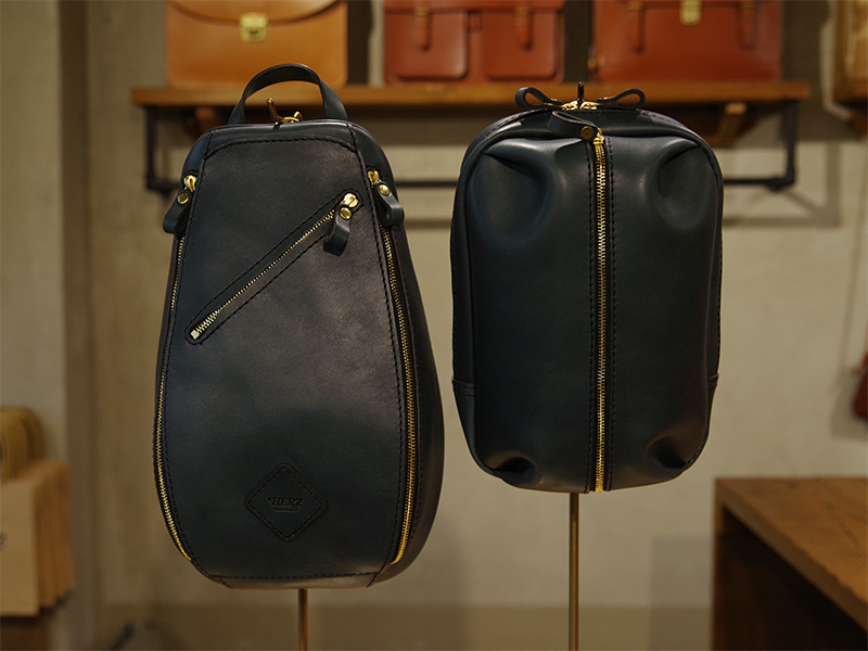 トリプルファスナーボディバッグ(F-3)、立体ポケットボディバッグ(F-9)※ミッドナイト