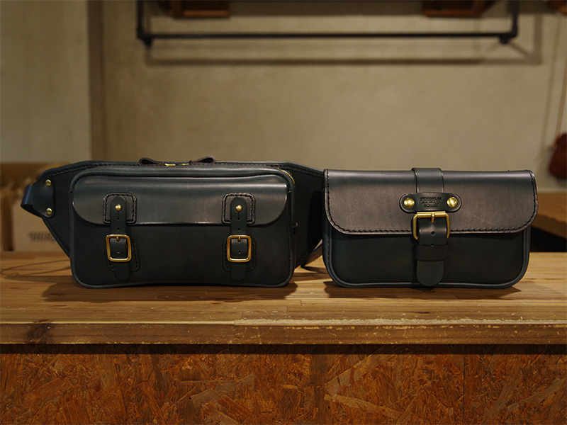 ライダーボディバッグ(F-12)、一本ベルトのクラシックボディバッグ(F-4)※ミッドナイト