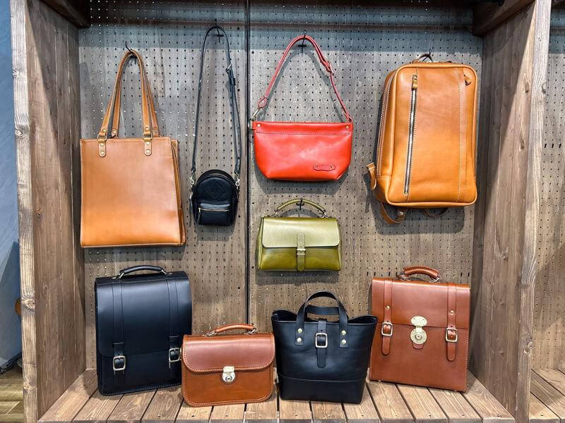 博多店限定鞄（全9型）を販売中