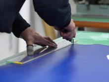 限定色「ロイヤルブルー」の革で作るアイテムについて