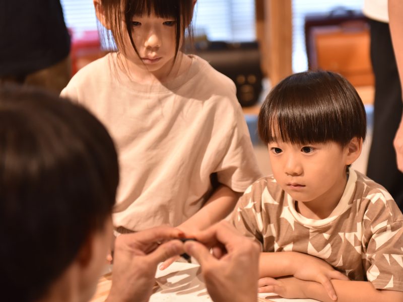 ランドセル体験会＆ワークショップ　真剣な表情