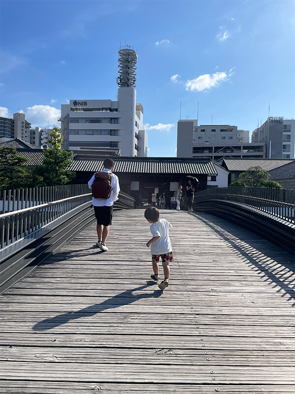 NET健斗_息子と出島の街並み1